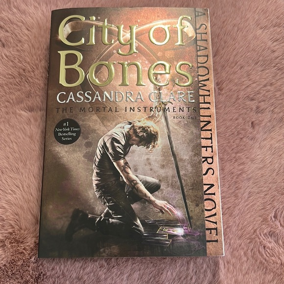 ✨CITY OF BONES by CASSANDRA CLARK ✨ - Picture 1 of 4